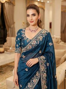 Sari en tissu de soie douce avec broderie C Pallu et bordure ajourée, et pièce de blouse non cousue en soie slub avec broderie - Product Image 2