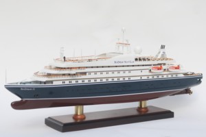 SEADREAM II - Maqueta de Barco Crucero Noruego de Madera Hecha a Mano - Product Image 2