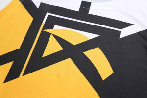 Ensemble d'uniformes de basketball personnalisés or et noir 2026 – Maillot de basketball pour hommes avec motif géométrique par sublimation – Tenue d'entraînement sportive pour équipe – OEM - Product Image 5