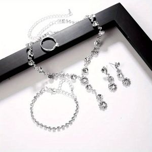 Set di 5 Pezzi di Gioielli di Lusso per Donne, Gioielli da Matrimonio con Cristalli Artificiali Incastonati, Collana, Orecchini e Bracciale - Product Image 6