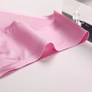 กางเกงในผู้หญิงขายดี ผลิตจากโพลีเอสเตอร์/คอตตอน ทรงโลว์ไรส์ แบบทีแบ็ค รับสกรีนโลโก้ ลายเรียบ เซ็กซี่ ไร้ตะเข็บ แห้งเร็ว ผ้าถัก - Product Image 4