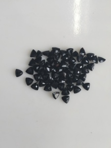Onyx noir naturel 4 mm, taille triligne, pierres précieuses de qualité supérieure pour la fabrication de bijoux - Product Image 6