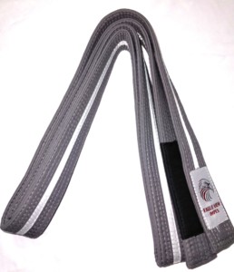 Cinturón de Jiu Jitsu BJJ de Marca OEM 100% Algodón, Talla C3, 4.5 CM de Ancho, 8 Costuras, Color Gris, Modelo 1515 - Product Image 1
