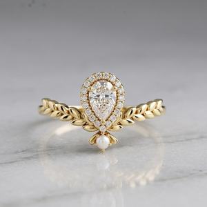 Anillo de Perlas Botánicas con Banda de Hojas y Diamante de Corte Pera Cultivado en Laboratorio, Oro Sólido de 14K, Joyería Perfecta para Boda o Compromiso para tu Pareja - Product Image 2