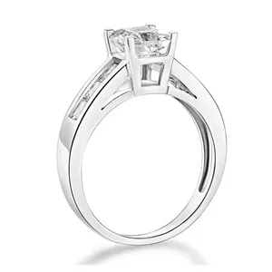 Bague de fiançailles et de mariage en or blanc 14 carats avec diamant simulé de 2,5 carats, taille princesse, sertie en canal - Product Image 1