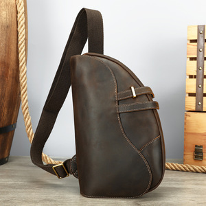 Sac bandoulière vintage en cuir véritable Crazy Horse pour homme, fabriqué sur mesure en usine, avec fermeture éclair - Product Image 4