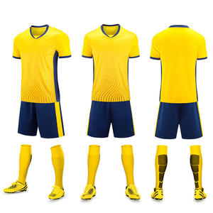 Nouveaux kits de football personnalisés de qualité supérieure avec impressions par transfert thermique, uniformes à manches courtes durables et cousus, séchage rapide - Product Image 2