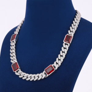 Una cadena cubana unisex de plata 925 con moissanita y diamantes de esmeralda roja únicos, de alta calidad, con certificado de autenticidad. - Product Image 6