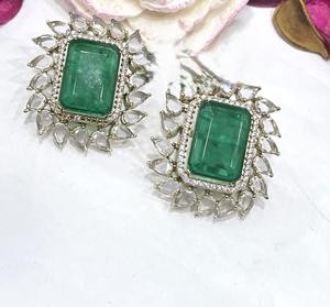 Elegantes Pendientes con Acabado Plateado y Circonitas de la Mejor Calidad para Mujeres y Niñas, Ideales para Looks de Noche y Fiestas - Product Image 4