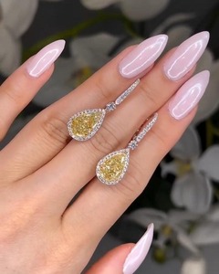 Boucles d'oreilles pendantes de luxe en or avec diamant fantaisie jaune taille poire cultivé en laboratoire et design halo, bijoux de fête - Product Image 3