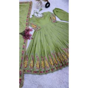 Robe de soirée XL de créateur avec bas et look élégant de Dupatta - Product Image 4