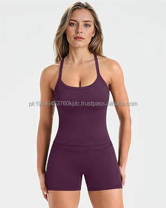 Ensembles d'entraînement 2 pièces pour femmes : Shorts cycliste taille haute avec poches, débardeurs dos nageur à soutien-gorge intégré, col en V, respirants et antibactériens - Product Image 5