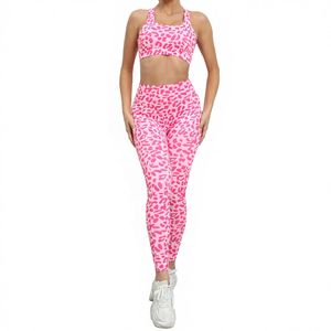 Ensemble de yoga 2 pièces imprimé léopard rose, legging taille haute et crop top dos nageur sans manches en Spandex et Polyester pour l'entraînement - Product Image 4