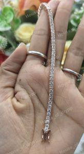 Pulsera de tenis clásica en plata de ley 925 con diamantes de moissanita VVS para uso diario femenino - Product Image 6