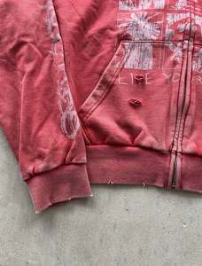 Sweat à capuche zippé court personnalisé pour homme, effet délavé vintage, détails vieillis, imprimé graphique sur la manche, streetwear premium - Product Image 5