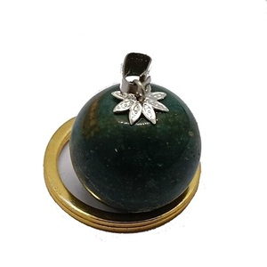 Colgante de Moda con Bola de Cristal de Hematita Natural Grabada de Gujarat - Product Image 2
