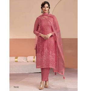 Salwar Kameez de qualité standard en chiffon épais avec broderie, prêt-à-porter, style pakistanais, disponible en gros - Product Image 1