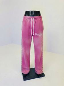 Conjunto Deportivo Personalizado Unisex con Pedrería |   Sudadera con capucha y cremallera de felpa francesa y pantalones deportivos |   Fabricante de Conjuntos Deportivos Estilo Jogger de Marca Privada OEM - Product Image 5