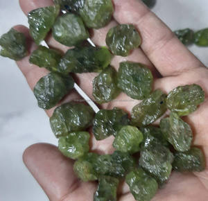 Pierre précieuse brute de Moldavite naturelle à vendre - Product Image 1