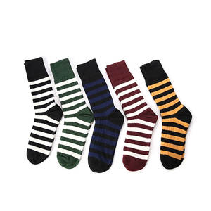 Chaussettes décontractées Street Comfort, matière douce au toucher, design respirant, adaptées à la mode décontractée et à un usage quotidien - Product Image 1