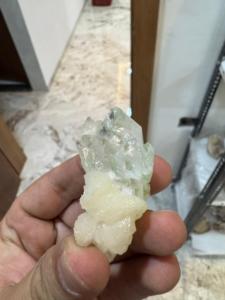 Cristal d'apophyllite de quartz vert naturel avec stilbite |   Minéraux décoratifs pour la décoration intérieure - Product Image 1
