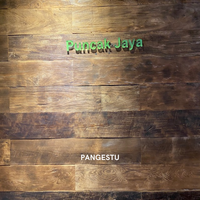 Plancher en bois de teck recyclé style Barnwood, design minimaliste écologique pour une utilisation en intérieur/extérieur dans les cafés et les intérieurs