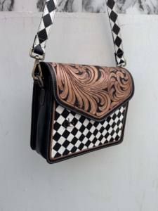 กระเป๋าหนังแกะสลักลายตารางหมากรุกสไตล์โบฮีเมียนตะวันตก ทำมือ ดีไซน์เฉพาะตัว - Product Image 2