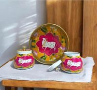 Ensemble de plateaux en métal de style antique moderne, motif gravé complexe sur toute la surface, peinture Pichwai, artisanat fait main, pièce unique, cadeau artistique pour le Ramadan