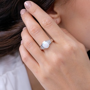 Bague de fiançailles en or pur 14 carats avec opale éthiopienne naturelle taille ovale et diamants ronds, vente en gros, haute qualité, OEM - Product Image 2