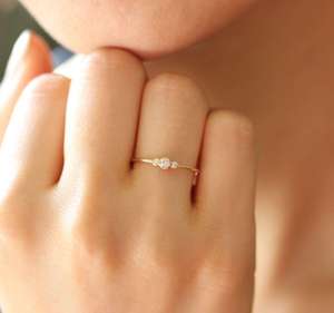 Bague solitaire en diamant de laboratoire taille ronde avec bande pavée – Élégante bague de fiançailles pour femme, bijoux en diamant - Product Image 1