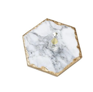 ชุดที่รองแก้วหินหินอ่อนธรรมชาติสีขาวแบบทันสมัยแก้วกาแฟเซรามิกขัดเงาแก้วเครื่องดื่มปรับแต่งได้สำหรับงานเลี้ยงบนโต๊ะ - Product Image 1