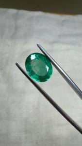Émeraude naturelle zambienne de 3,07 carats, taille ovale, pierre précieuse non montée |   Pierre précieuse verte authentique pour la vente en gros de bijoux fins - Product Image 4