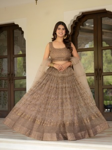 Ensemble Lehenga en tissu filet avec broderie Zari et travail de sequins améliorés, accompagné d'un cancan en toile et d'un ensemble blouse et dupatta. - Product Image 2