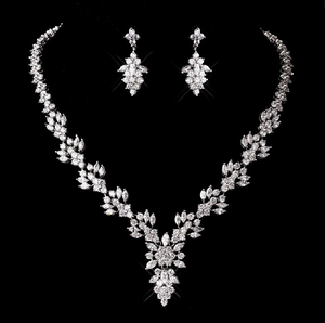 Conjunto de joyería nupcial clásico con hojas y ramas de cristal para un brillo atemporal. Disponible a precios de mayorista, acabado de primera calidad. - Product Image 2