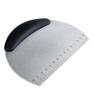 Grattoir à gâteau en acier inoxydable avec manche en plastique, lisseur à gâteau, grattoir à glaçage, outil de décoration de pâtisserie, durable - Product Image 2