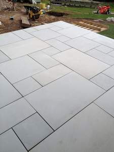 Dalles de grès gris Kandla de qualité architecturale avec surface polie ou brute pour allées de jardin et revêtement mural extérieur - Product Image 4