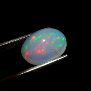 โอปอลสีขาวธรรมชาติแบบคาโบชอง 3.30 กะรัต รูปไข่ พลอยเอธิโอเปีย มีการเปลี่ยนสี เหมาะสำหรับทำเครื่องประดับ - Product Image 6