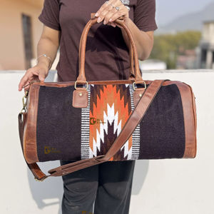 Nouveauté 2026 : Sacs de voyage en cuir véritable style vintage aztèque, motif western, grands sacs de voyage multi-usages - Product Image 1