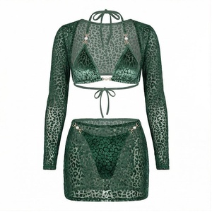 Ensemble 2 pièces imprimé léopard vert, haut halter avec perles et bas string, bikini extensible, mode féminine - Product Image 1