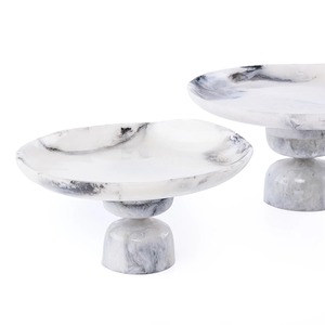 Bol de service moderne en résine sur piétement avec plateau et soucoupes assortis pour vaisselle de designer et bols de table festifs - Product Image 3