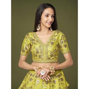 Lehenga choli ชุดผ้าไหมปักเลื่อมสีเขียวนีออนที่น่าสนใจ - Product Image 4