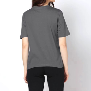 เสื้อยืดคอกลมแขนสั้นสีเทาสำหรับผู้หญิง ทรงปกติ สีพื้น ผ้าเจอร์ซีย์ถัก 100% ผ้าฝ้าย ระบายอากาศได้ดี ใส่ได้ทุกฤดู - Product Image 2