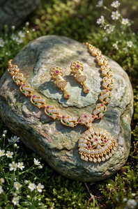 Ensemble collier et boucles d'oreilles pour femme Divyoro en alliage de cuivre plaqué or avec motif floral, ensembles de bijoux de mariage classiques - Product Image 4