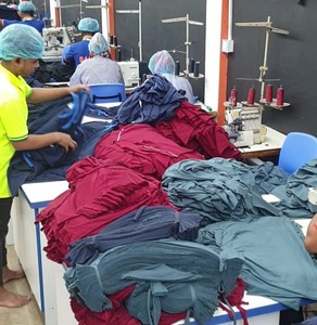 Fabricantes Directos Primavera Verano Camiseta Casual Oversize de Punto Personalizada Tallas Grandes Ecológica al por Mayor para Hombre con Letras Góticas - Product Image 4