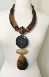Collier artisanal en corne écologique avec pendentif en corne de buffle polie, option de logo personnalisé, pour un usage quotidien et comme cadeau - Product Image 4