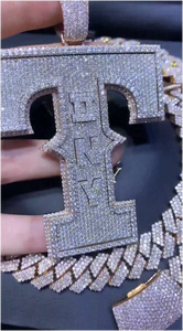 Colgante Unisex Personalizado con Letra Inicial 'T' de Moissanita D VVS de Corte Redondo, Estilo Hip Hop, Hecho a Mano, con Incrustaciones de Diamantes - Product Image 2