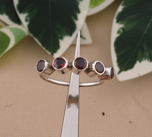 Anillo Clásico de Granate Rojo Natural para Mujer, Plata de Ley 925, Gema Genuina de Enero, Joyería con Banda de Piedra Preciosa Profunda, Venta al por Mayor - Product Image 1