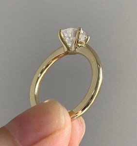 Bague de fiançailles en diamant de laboratoire taille cœur 1 carat, or jaune 10K, solitaire, plaqué rhodium, classique, pour femme, certifiée IGI - Product Image 3