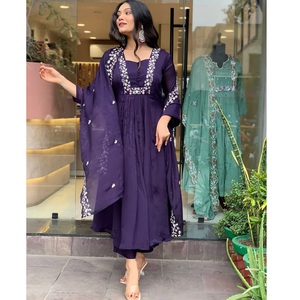 Ensemble Kurti de luxe pour femme, bleu, en viscose et rayonne, brodé, avec pantalon en viscose et dupatta imprimé, parmi les plus vendus - Product Image 1