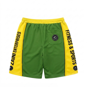 Shorts coupe-vent pour hommes 140 GSM en microfibre de polyester premium, panneau latéral vert-jaune, logo personnalisé, légers et performants - Product Image 2